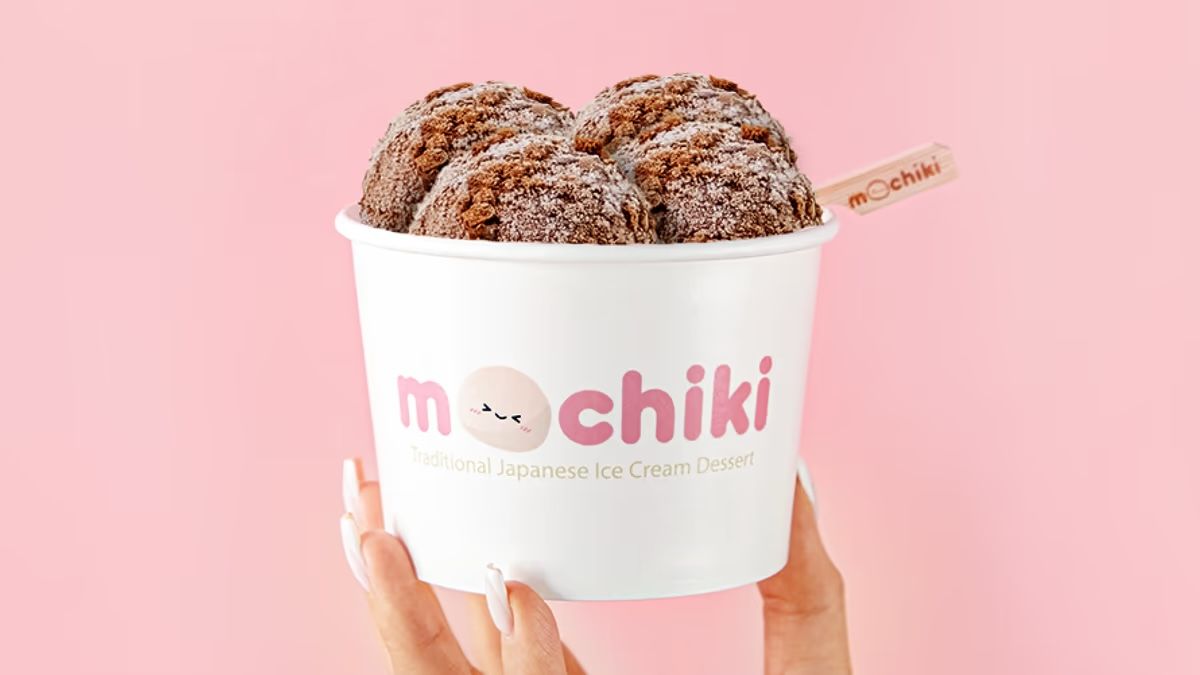 Peçenyeli mochi ilə dolu Mochiki stəkanı