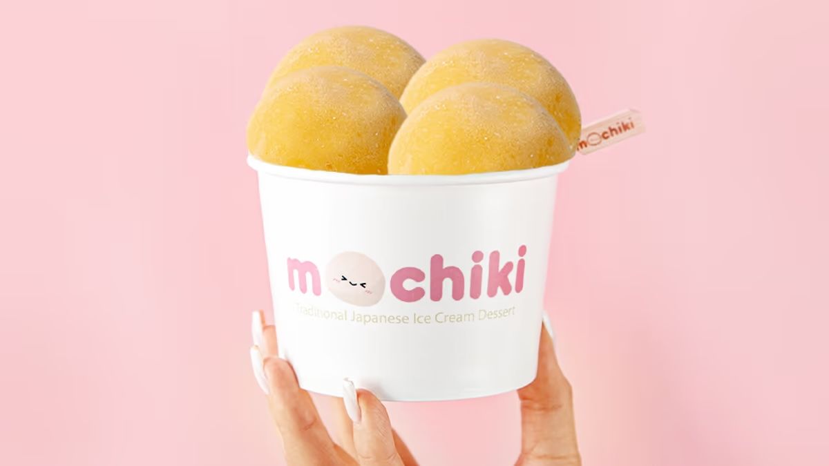 Manqolu mochi ilə dolu Mochiki stəkanı